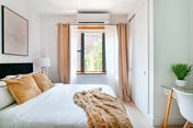 78-3C Prime upper East Modern 1br W&D in unit