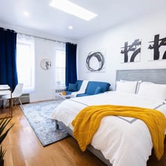 26-4A New Studio prime 20's W/D Shared Courtyard