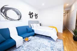 26-4A New Studio prime 20's W/D Shared Courtyard - Image 3