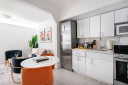 444-3A Newly renovated 1BR -  Elevator Building - Image 4