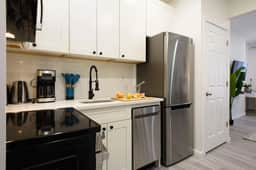 240-12 Brand New Studio Prime location W&D - Image 3