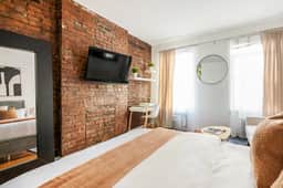 26-3A  Oversize studio Gramercy W/D in Unit Outdoor Courtyard - Image 4