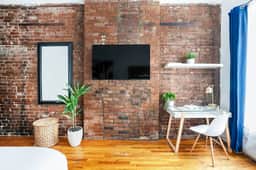 26-2A New Studio prime 20's W/D newly furnished - Image 3