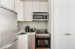 24-5 Furnished Studio W/D Prime Gramercy - Image 5