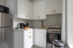 428- Spacious Prime Midtown 2BR Newly furnished - Image 4
