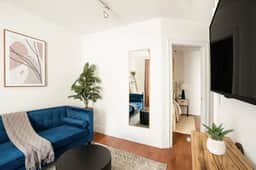 69-4D Trendy Lower East Side 1Br Brand New - Image 2