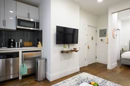 69-2A Modern 1BR Apartment Stylish & Fully Furnished Prime Location - Image 5
