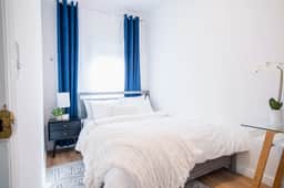 1435-4 I 3 Bedrooms 2 Bath W/D Prime Upper east - Image 4