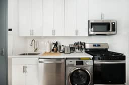 1290-10 New Renovated 2 Bedrooms in UES WD in unit - Image 2