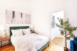 105-1G  Studio in Park Ave Location - Image 2