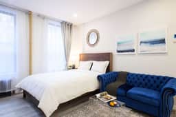 240-9  Luxury Prime Location Studio W&D - Image 3