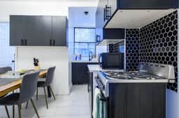454-3W PRIME location 2BR Newly Furnished sleeps 5 - Image 2
