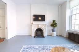 E10-2 Designer East Village Townhouse 1BR W/D - Image 4