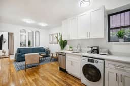 109-1 Huge 3BR W/D - Spacious - Best Value - - Image 2