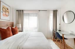 75-2A  Furnished 1BR W/D Elevator - central park - Image 3