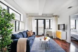 809-6A New 2BR Duplex With a Private Patio WD in unit - Image 5