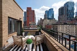 809-6A New 2BR Duplex With a Private Patio WD in unit - Image 3