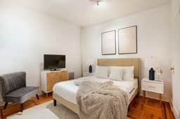 61-2A Large 1BR in Upper East Side - Image 2