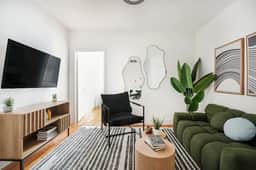 444-4E Contemporary 2BR in Hell's Kitchen - Image 2
