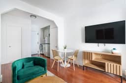 444-4F newly furnished Elv 1BR Hells kitchen - Image 4
