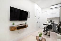 317-1B Modern 1BR UES W/D - Image 5
