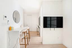 345-2A 2BR Newly Reno Prime UES WD in unit - Image 5