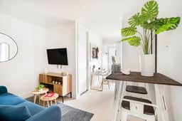 48-4FE 2BR Prime Midtown West - Image 3
