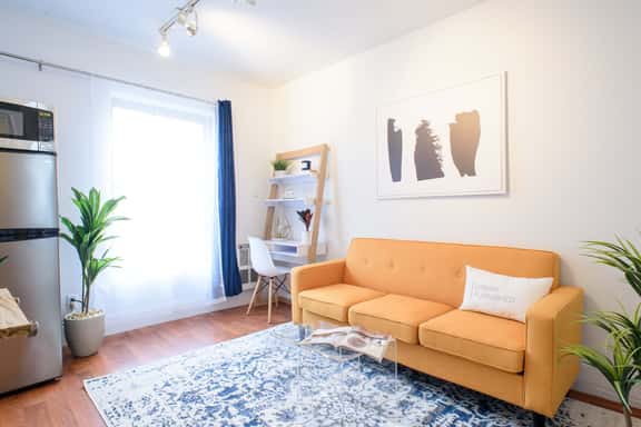 69-5D Stylish Lower East Side 1BR Apt - Image 1