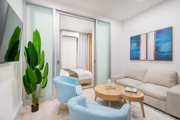 317-2A Sleek Modern 1BR UES W/D - Image 1