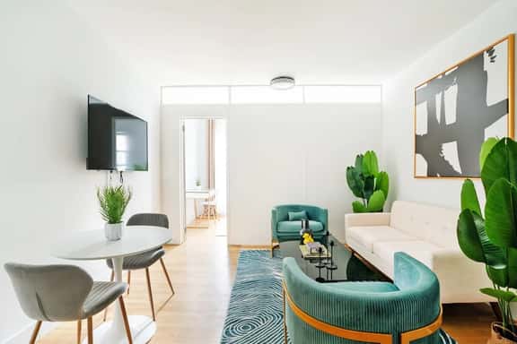 444-3F Newly renovated 1BR in Hell's Kitchen - Image 1