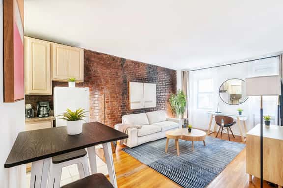 350-1A Gramercy New 1BR Sleeps3 Newly Furnished - Image 1