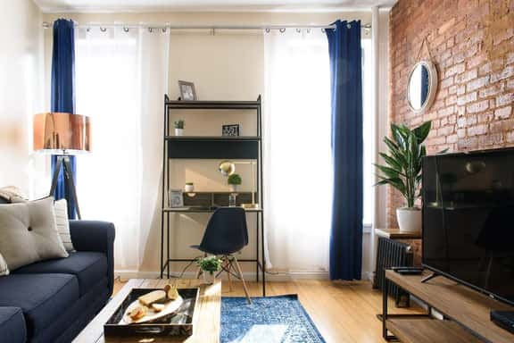 428-4R prime midtown large 2 BR Newly Furnished - Image 1