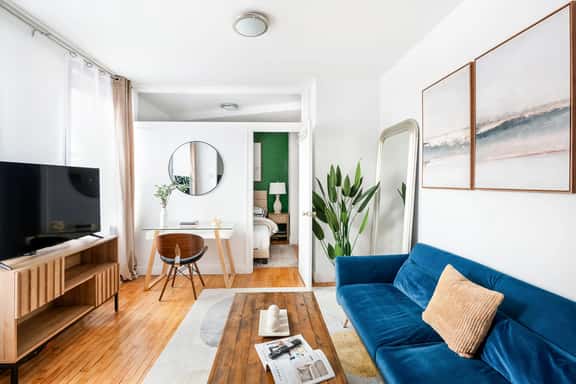 139-3E West Village 1BR best value - Image 1