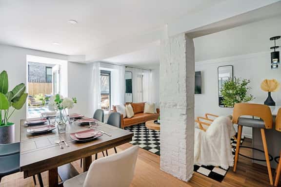 91-1D 3BR 2baths Duplex with a Private Backyard - Image 1
