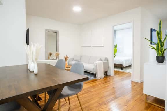 49-3B Newly renovated 2BR WD Midtown East - Image 1
