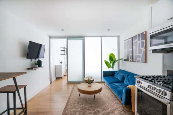 75-2D 1BR Prime UES W&D Balcony Elevator - Image 1
