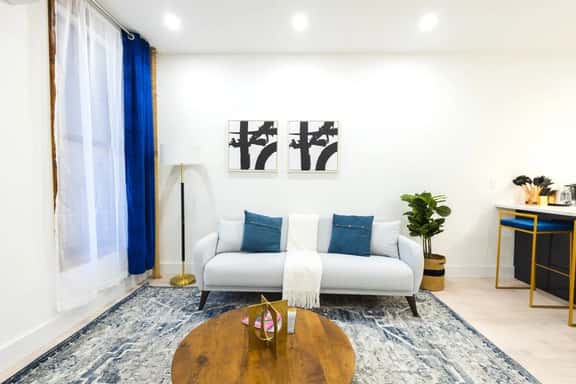 317-3D I Modern 1BR W&D Walk to Central Park - Image 1