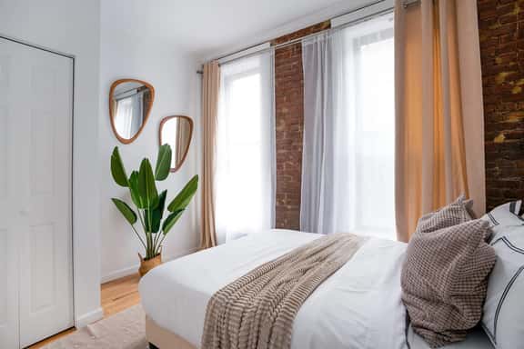 153-1G Newly Renovated 2BR Lower East Side - Image 1