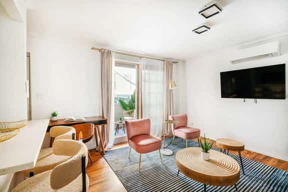 26-1C  Gramercy Large 1BR WD - Image 1