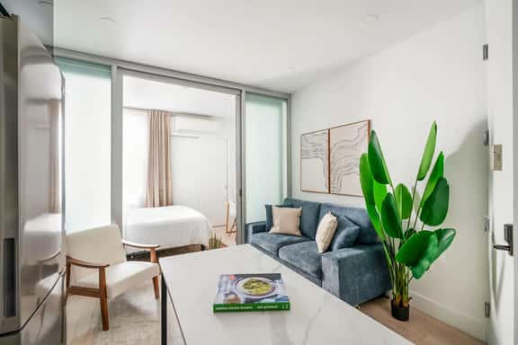 317-3C Modern 1BR W&D Walk to Central Park - Image 1