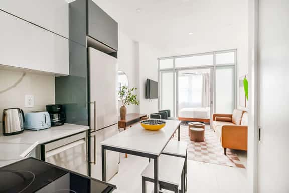 14-2B Brand New Modern 1BR Union Square WD in Unit - Image 1