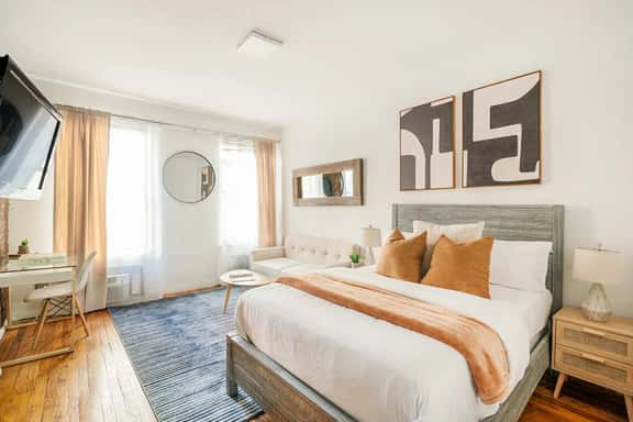 26-3A  Oversize studio Gramercy W/D in Unit Outdoor Courtyard - Image 1
