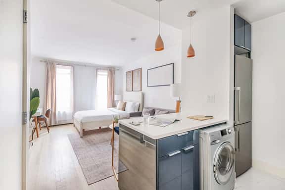 1597-2  Luxury Upper East Side Studio W&D - Image 1