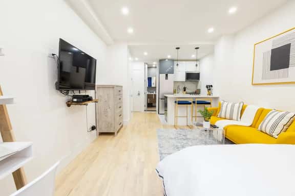 1597-1  Large studio W/D in the unit prime UES - Image 1