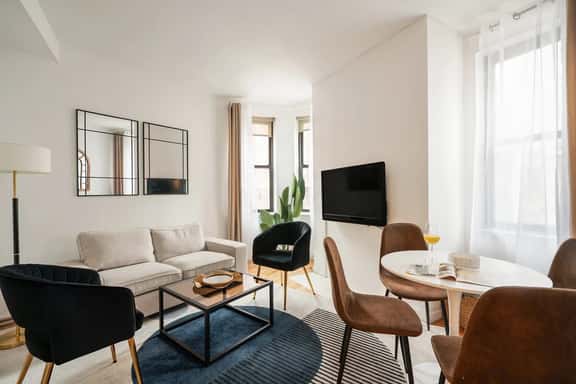 Bright & Spacious Fully Furnished 2-Bedrooms in Prime West Village - Image 1