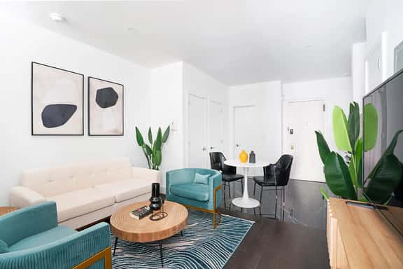 444-2C Beautiful 1BR Midtown West - Image 1