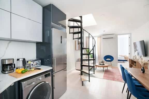 78-4A 2BR Duplex with a private outdoor UES - Image 1