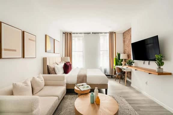 240-10 New Modern Studio UES W/D - Image 1