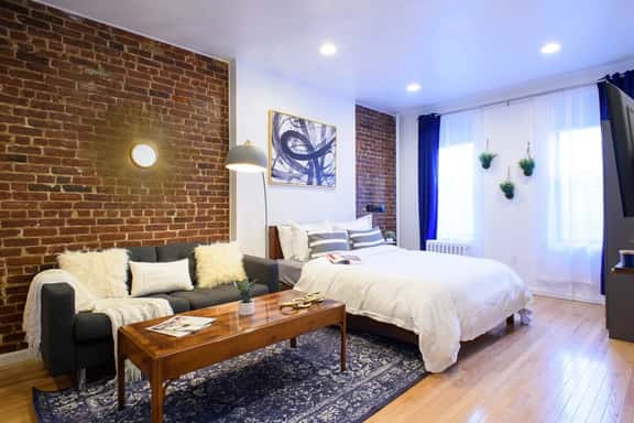 83-3FW UES Central Park Newly Furnished XL Studio - Image 1