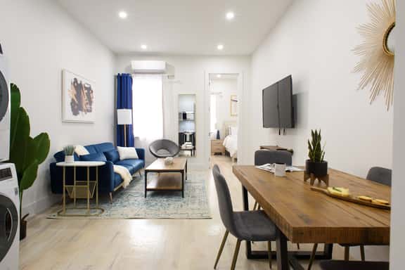 78-1A Modern 1BR W&D Walk to Central Park - Image 1